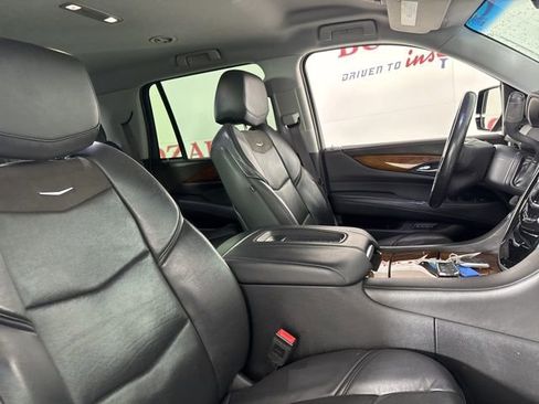 Used 2016 Cadillac Escalade Base image 16