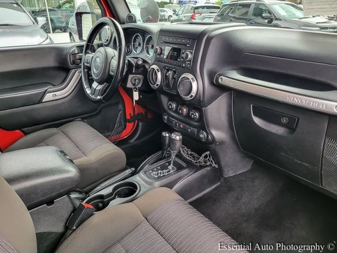 Used 2012 Jeep Wrangler Sahara w/ Connectivity Group AWD/4WD image 18