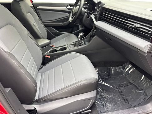 Used 2025 Volkswagen Jetta SE FWD image 44
