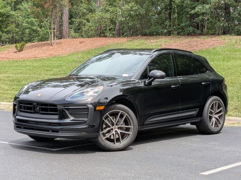 Certified 2026 Porsche Macan AWD/4WD image 1