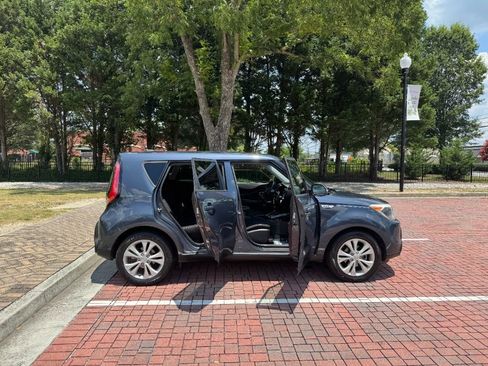 Used 2014 Kia Soul + image 6