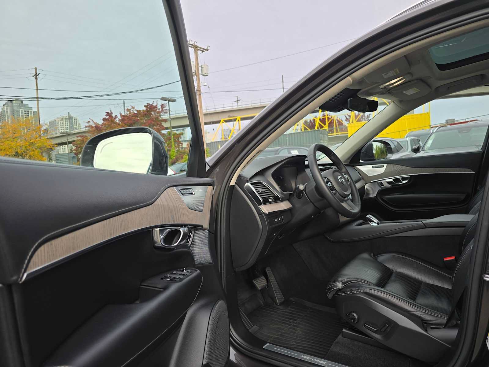 Used 2023 Volvo XC90 T8 Ultimate AWD/4WD image 21