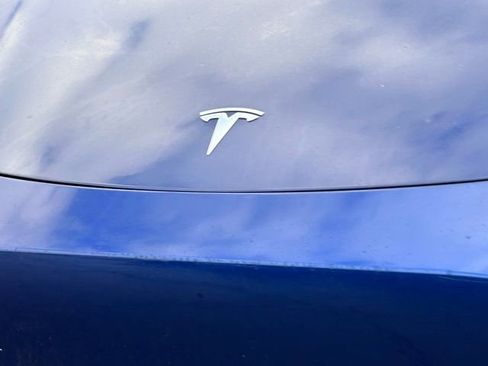 Used 2021 Tesla Model Y Long Range image 3