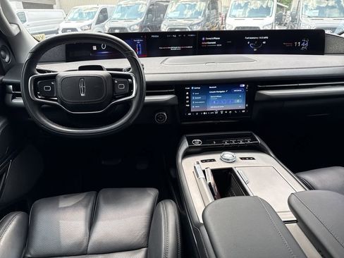 Used 2025 Lincoln Navigator L Reserve AWD/4WD image 23