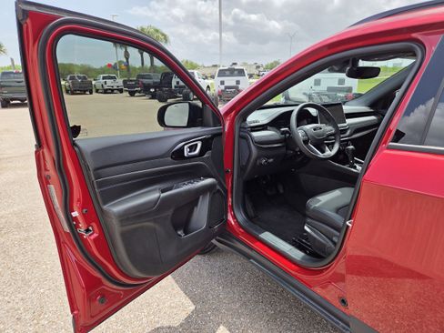 New 2026 Jeep Compass Latitude image 12