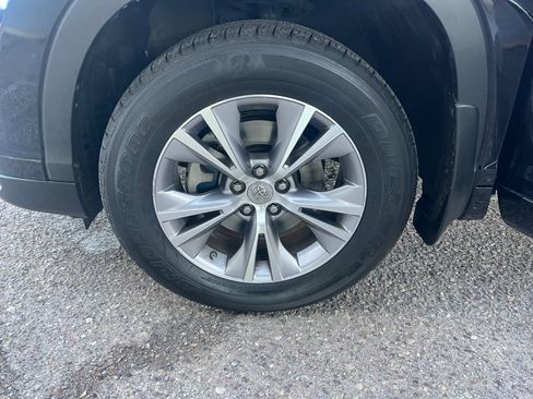 Used 2015 Toyota Highlander XLE image 26