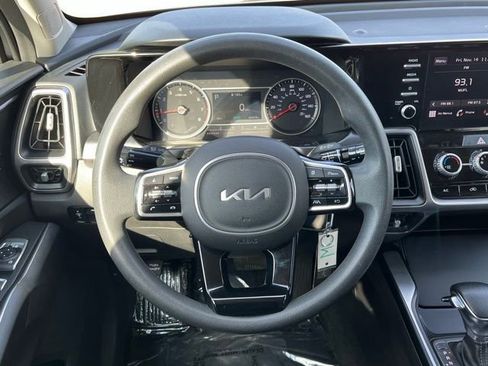 Used 2023 Kia Sorento LX image 11