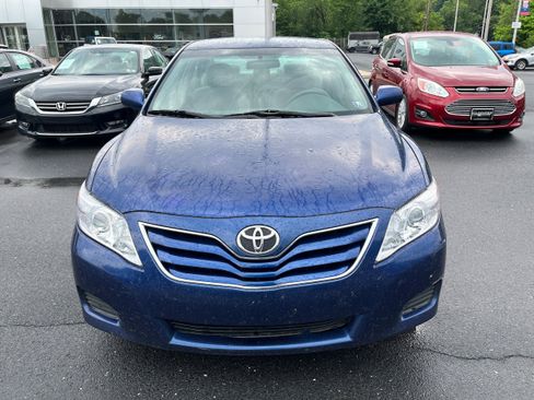 Used 2011 Toyota Camry LE FWD image 3