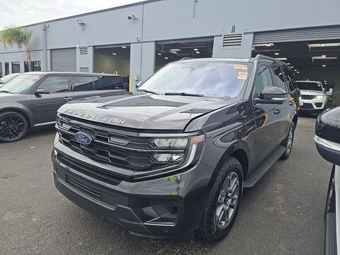 Used 2025 Ford Expedition Active AWD/4WD image 1