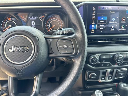 Used 2025 Jeep Wrangler Sport AWD/4WD image 23