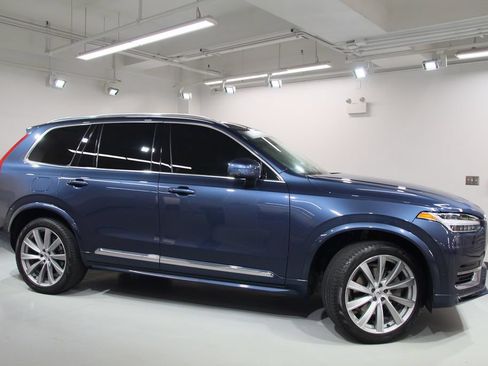 Used 2023 Volvo XC90 B6 Plus w/ Protection Package Premier AWD/4WD image 11