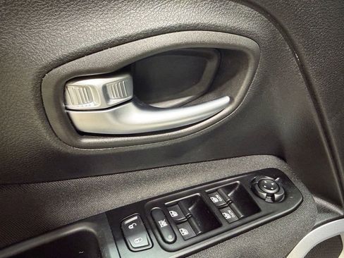 Used 2020 Jeep Renegade Sport image 20