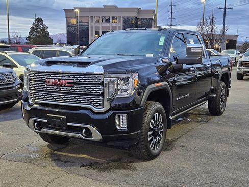 Used 2022 GMC Sierra 2500 Denali w/ Denali Black Diamond Edition image 11