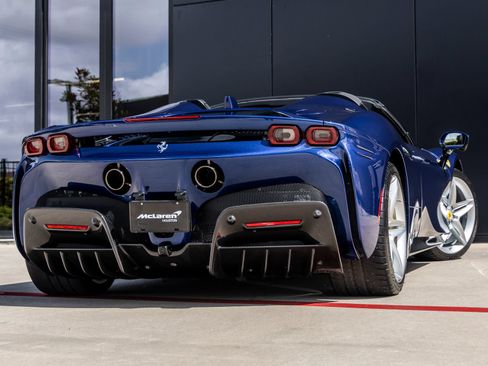 Used 2022 Ferrari SF90 Spider AWD/4WD image 9