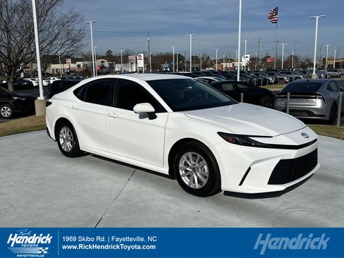 Certified 2025 Toyota Camry LE image 1