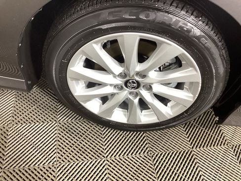 Used 2020 Toyota Camry LE image 7