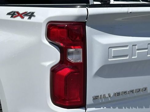Used 2022 Chevrolet Silverado 1500 Custom w/ Safety Confidence Package AWD/4WD image 11