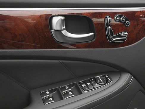 Used 2014 Hyundai Equus Signature RWD image 22