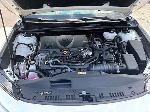 Used 2025 Toyota Camry SE FWD image 11