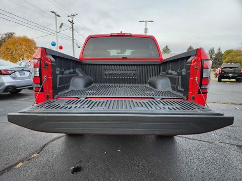 Used 2024 Nissan Frontier SV image 32