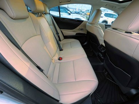 Used 2019 Lexus ES 350 image 11
