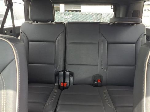 Used 2024 GMC Yukon XL SLT w/ SLT Premium Package AWD/4WD image 17