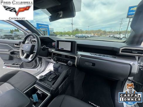 Used 2025 Toyota Tacoma TRD Off-Road AWD/4WD image 28