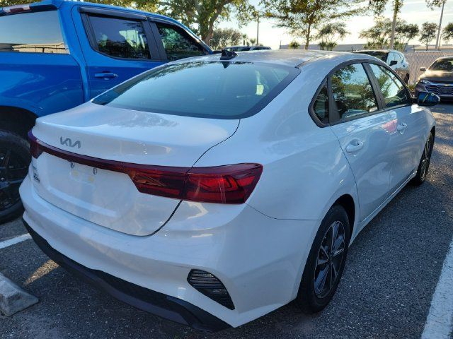 Used 2024 Kia Forte LXS w/ LXS Technology Package FWD image 5