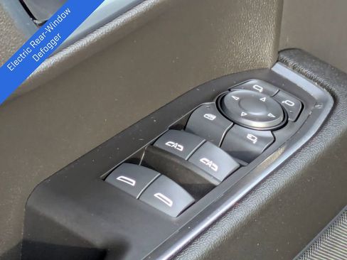 Certified 2025 GMC Sierra 1500 SLT image 15