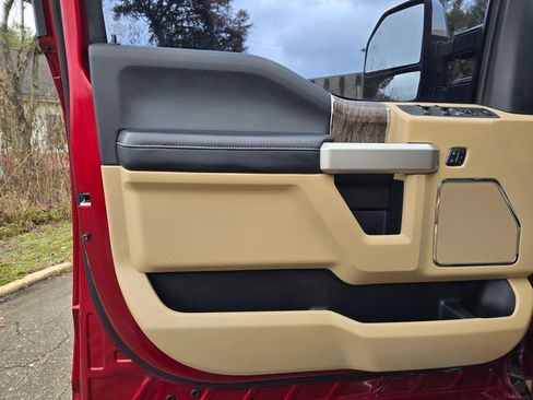 Used 2017 Ford F250 Lariat w/ Chrome Package image 28