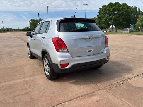 Used 2019 Chevrolet Trax LS w/ LPO, Cargo Package FWD image 7