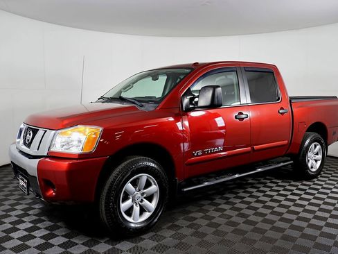 Used 2015 Nissan Titan SV image 1