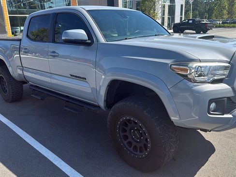 Used 2019 Toyota Tacoma TRD Sport image 5