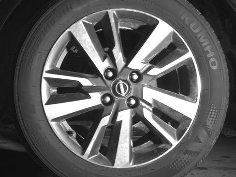 Used 2025 Nissan Versa SV image 13