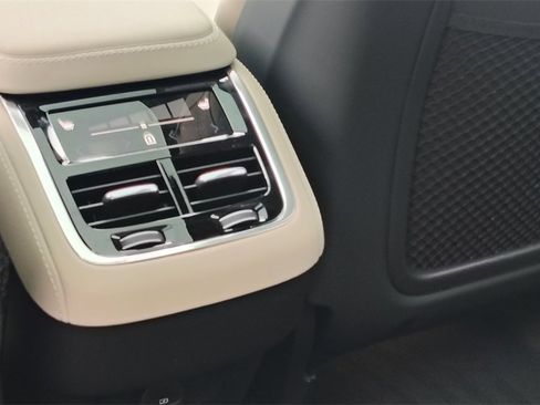 New 2026 Volvo XC90 B6 Plus image 30