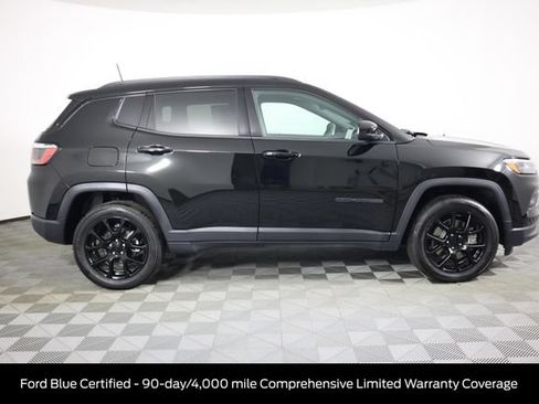 Used 2024 Jeep Compass Latitude w/ Convenience Group AWD/4WD image 2