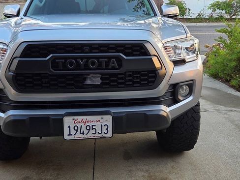 Used 2021 Toyota Tacoma SR5 w/ Technology Package AWD/4WD image 6