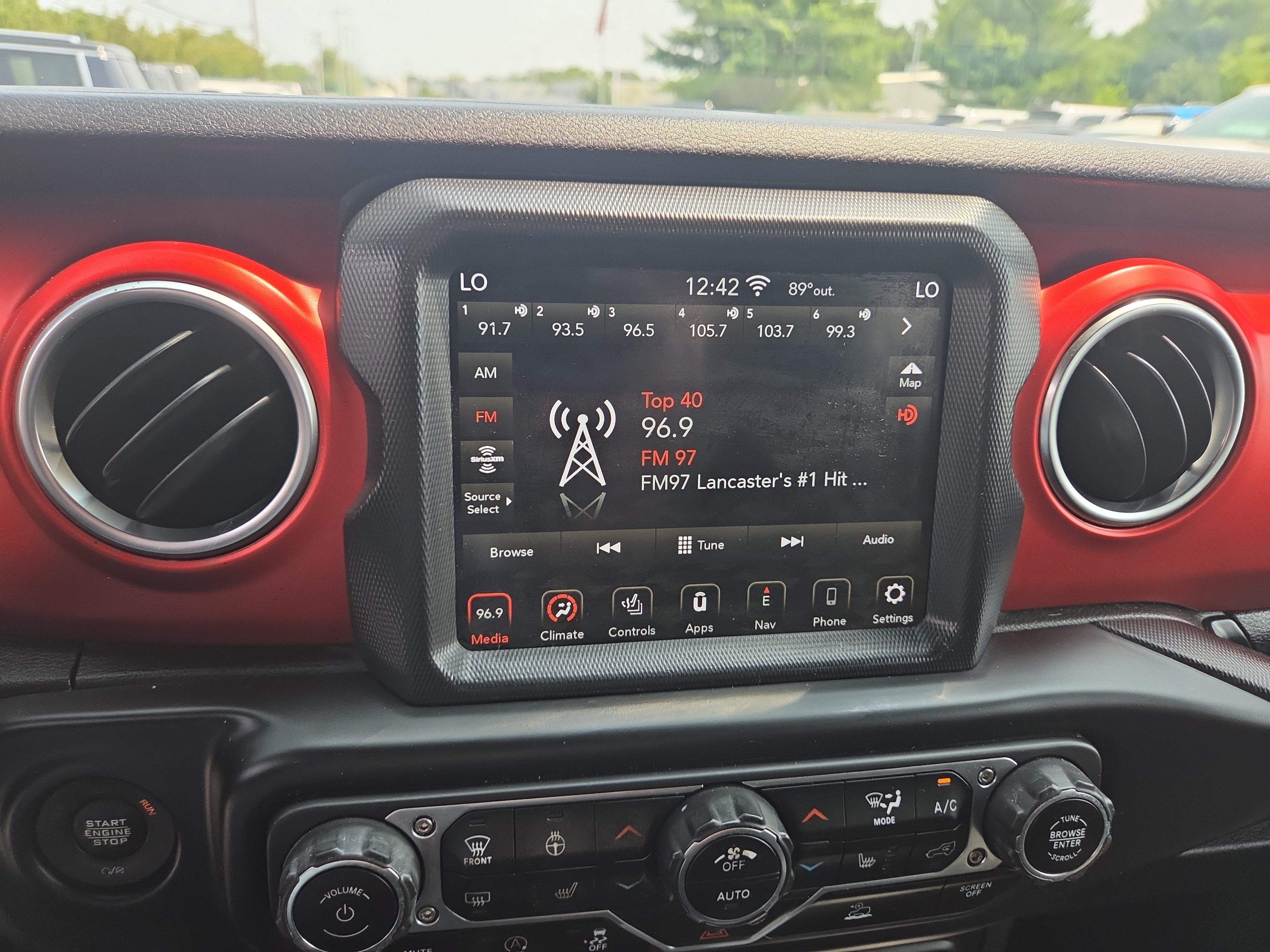 Used 2020 Jeep Gladiator Rubicon AWD/4WD image 6