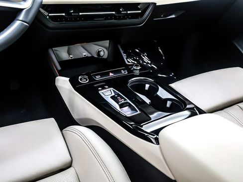 Used 2025 Audi Q6 e-tron Premium Plus w/ Premium Plus image 7