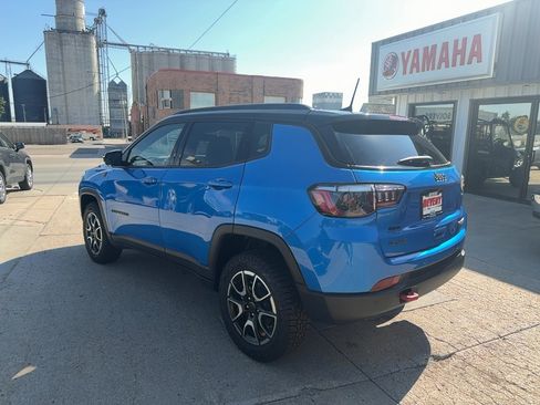 Used 2026 Jeep Compass Trailhawk w/ Sun, Sound & Navigation Group AWD/4WD image 9