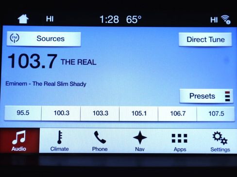 Used 2017 Ford Explorer XLT w/ Equipment Group 202A AWD/4WD image 17