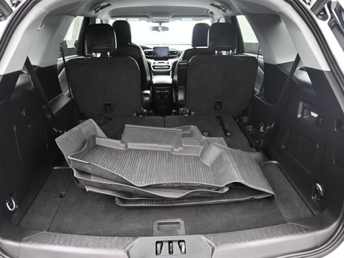 Used 2023 Ford Explorer XLT w/ Equipment Group 202A AWD/4WD image 24