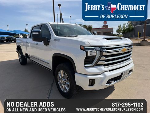 Used 2024 Chevrolet Silverado 2500 High Country w/ Technology Package AWD/4WD image 4