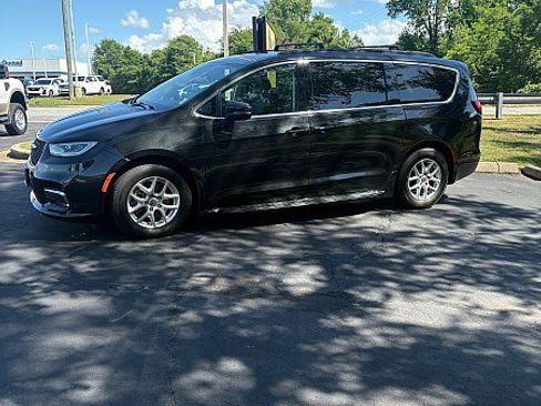 Used 2022 Chrysler Pacifica Touring-L FWD image 5
