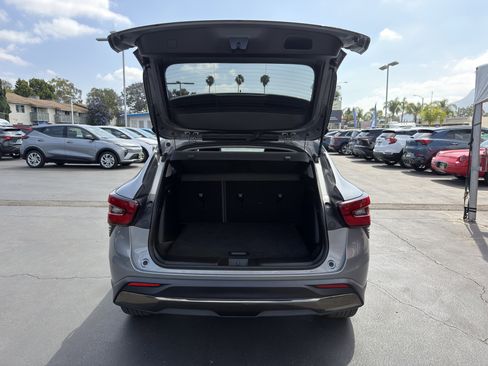 Used 2024 Chevrolet Trax ACTIV w/ Sunroof Package FWD image 14