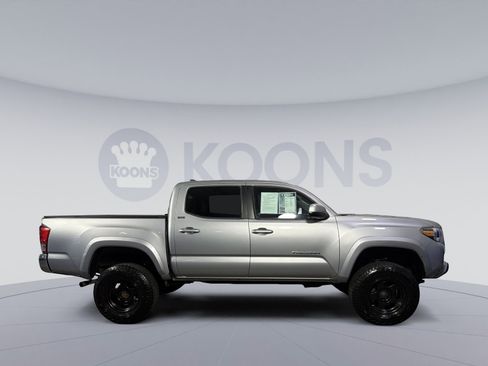 Used 2016 Toyota Tacoma SR5 w/ SR5 Appearance Package (SN) AWD/4WD image 8