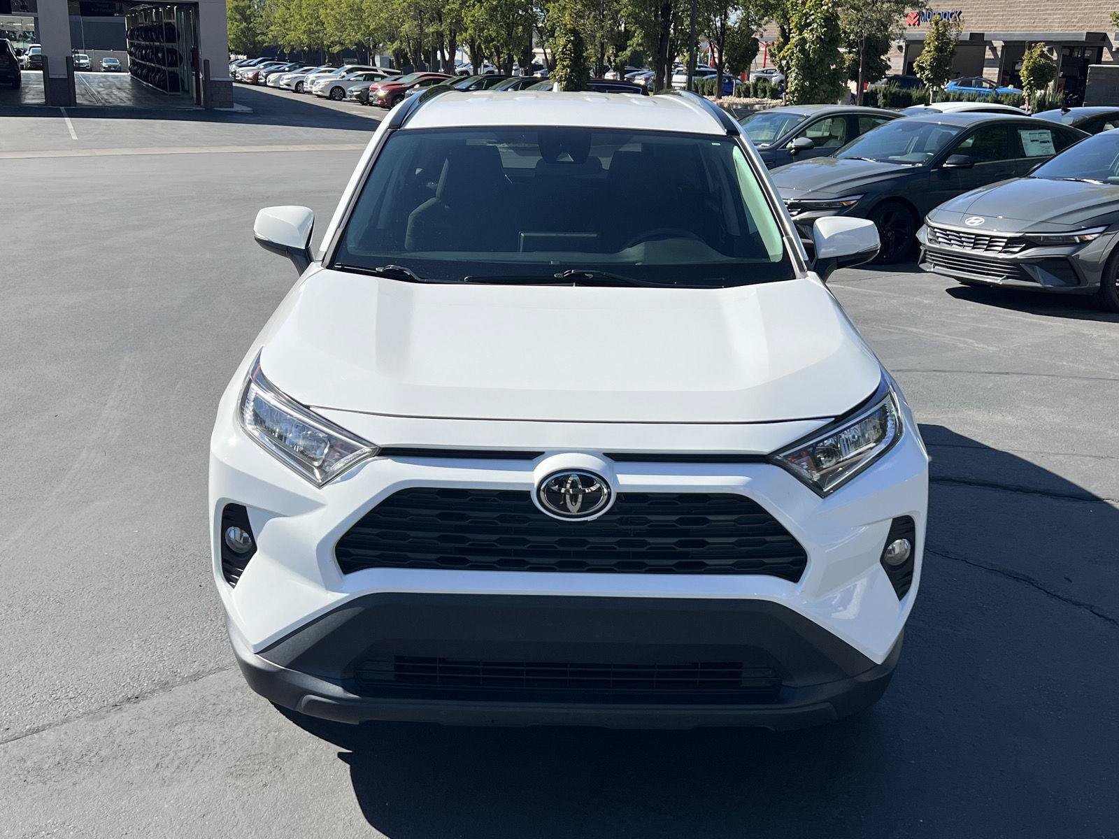 Used 2020 Toyota RAV4 XLE AWD/4WD image 3