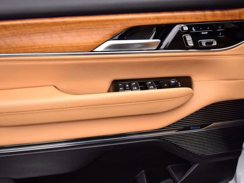 Used 2025 Jeep Grand Wagoneer Series III image 29