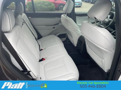 Used 2025 Jeep Wagoneer S Limited image 48