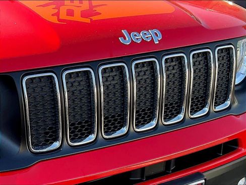 Used 2021 Jeep Renegade Latitude w/ Sun & Sound Group AWD/4WD image 33